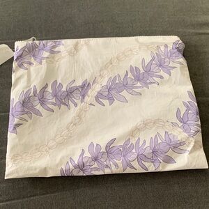 Hawaii Floral Print Pouch